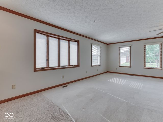 388 Vinewood Drive S, Brownsburg, IN 46112