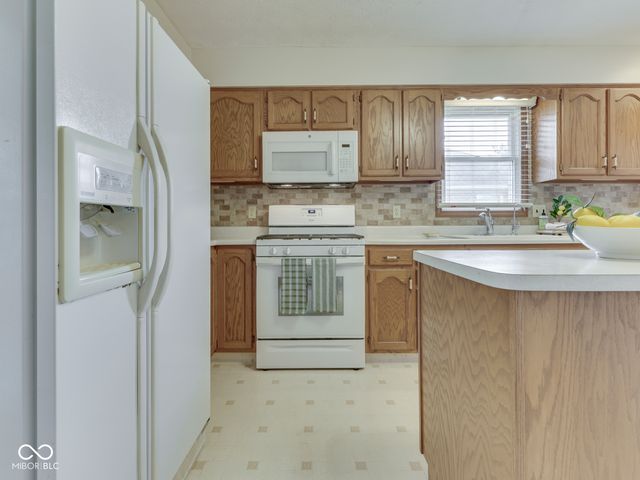 388 Vinewood Drive S, Brownsburg, IN 46112