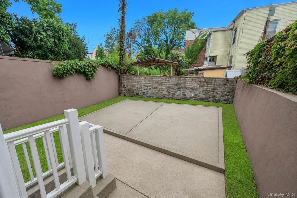 330 E 198th Street, Bronx, NY 10458 — photo 4