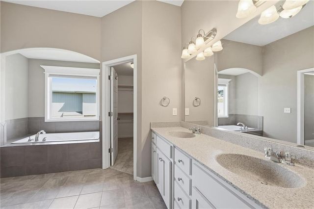 2776 W Sitka Drive, Olathe, KS 66061