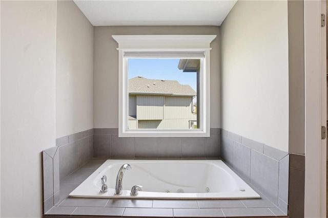 2776 W Sitka Drive, Olathe, KS 66061