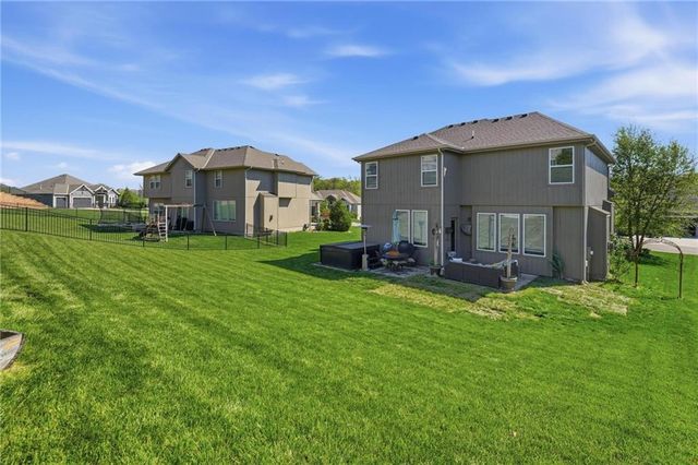 2776 W Sitka Drive, Olathe, KS 66061