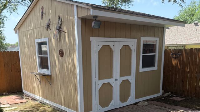 2044 N RANCH ESTATES BLVD, New Braunfels, TX 78130