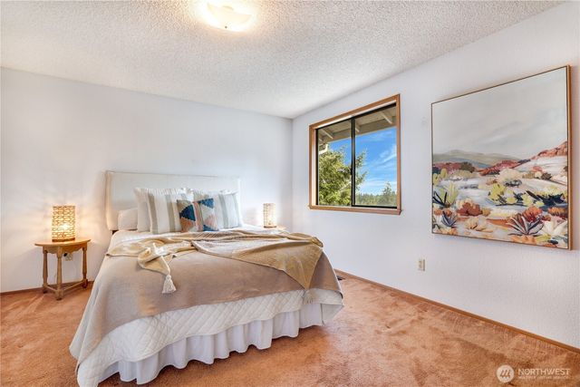 6802 Twin Hills Drive W, University Place, WA 98467