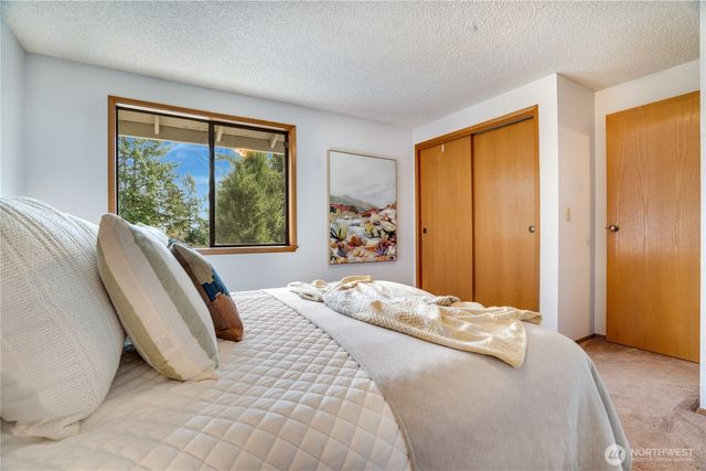 6802 Twin Hills Drive W, University Place, WA 98467