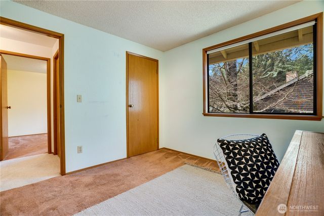 6802 Twin Hills Drive W, University Place, WA 98467