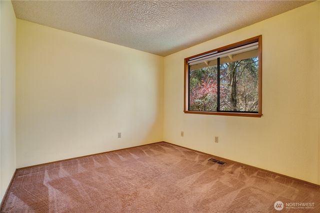 6802 Twin Hills Drive W, University Place, WA 98467