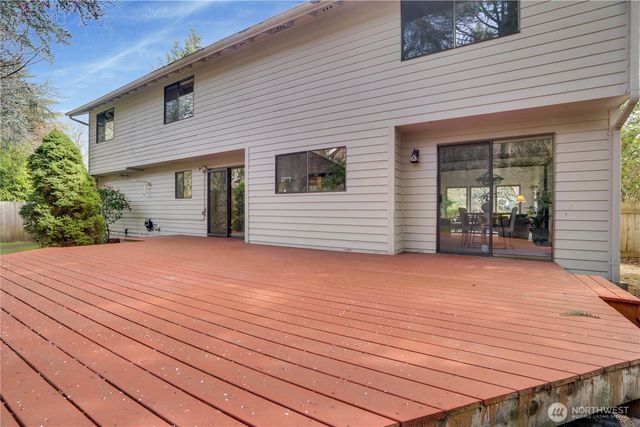 6802 Twin Hills Drive W, University Place, WA 98467
