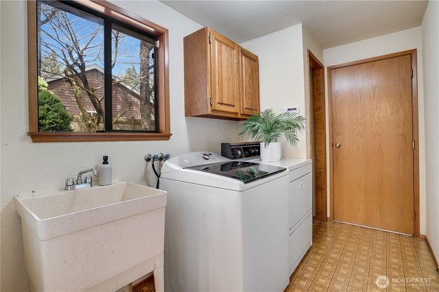 6802 Twin Hills Drive W, University Place, WA 98467