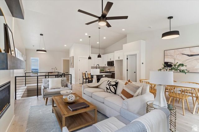 1579 E MADDIES CV, Ogden, UT 84404