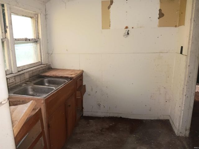 407 N Ledgerwood Street, Carlisle, IN 47838