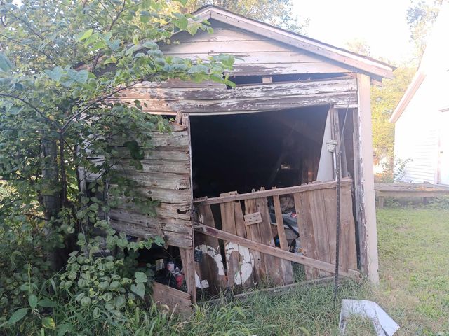 407 N Ledgerwood Street, Carlisle, IN 47838