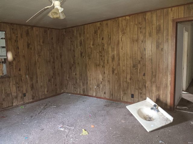 407 N Ledgerwood Street, Carlisle, IN 47838