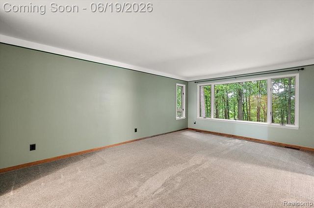 670 Rolling Acres Drive, Ortonville, MI 48462