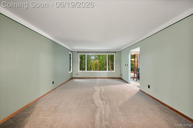670 Rolling Acres Drive, Ortonville, MI 48462