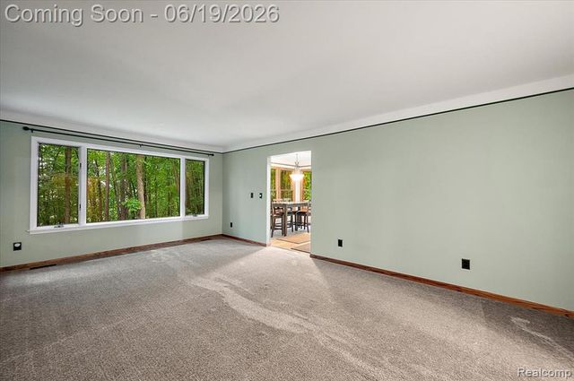 670 Rolling Acres Drive, Ortonville, MI 48462