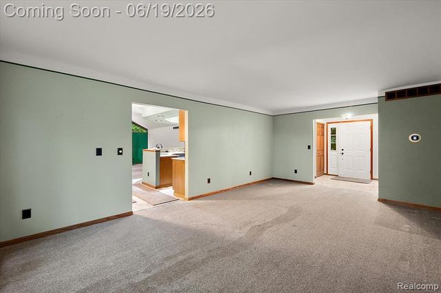 670 Rolling Acres Drive, Ortonville, MI 48462