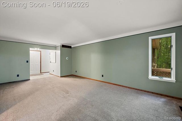 670 Rolling Acres Drive, Ortonville, MI 48462
