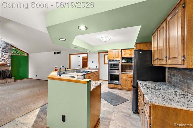 670 Rolling Acres Drive, Ortonville, MI 48462