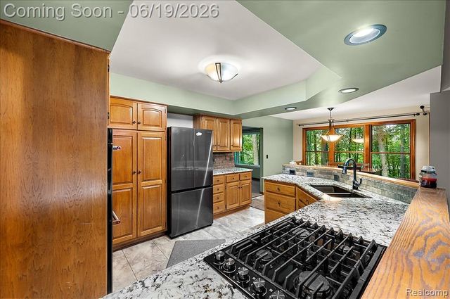 670 Rolling Acres Drive, Ortonville, MI 48462