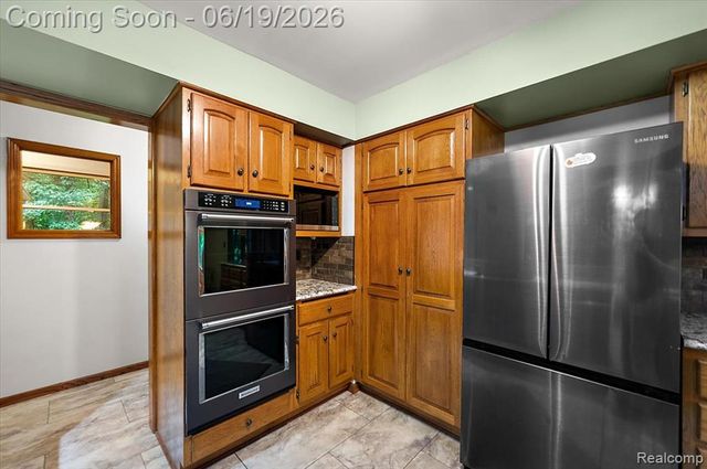 670 Rolling Acres Drive, Ortonville, MI 48462