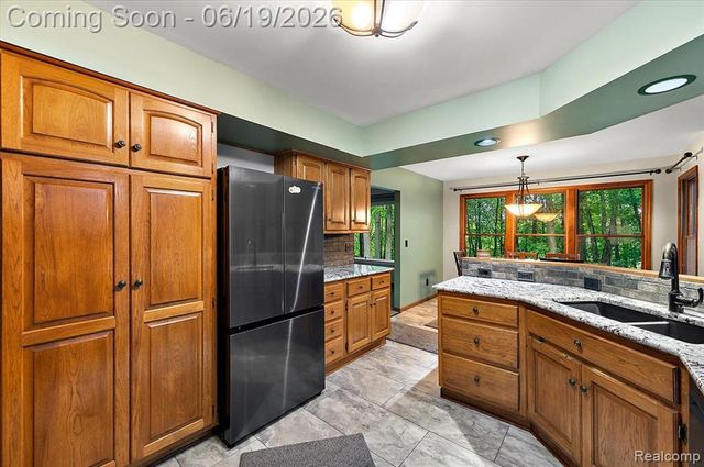 670 Rolling Acres Drive, Ortonville, MI 48462