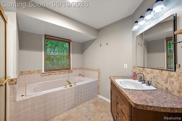 670 Rolling Acres Drive, Ortonville, MI 48462