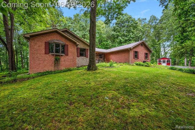 670 Rolling Acres Drive, Ortonville, MI 48462
