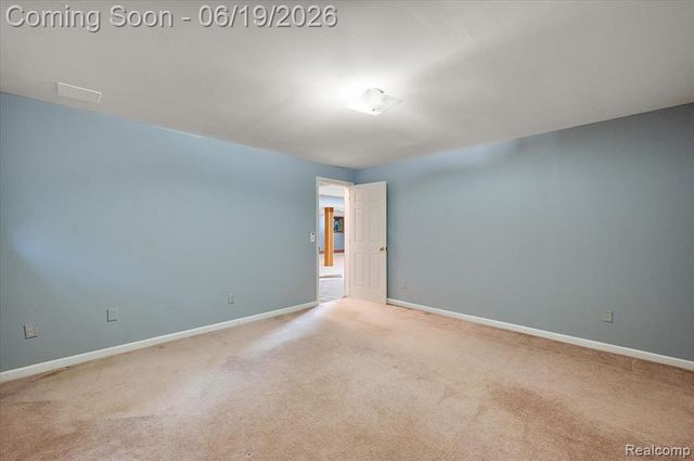 670 Rolling Acres Drive, Ortonville, MI 48462