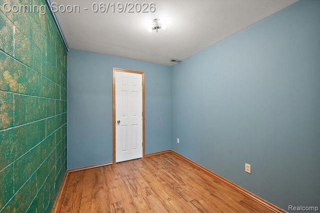 670 Rolling Acres Drive, Ortonville, MI 48462