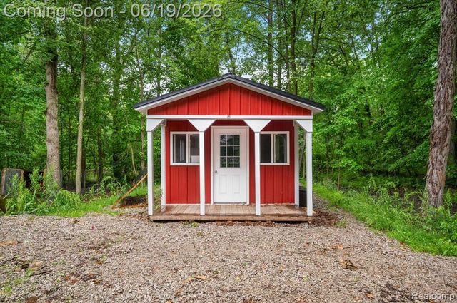 670 Rolling Acres Drive, Ortonville, MI 48462
