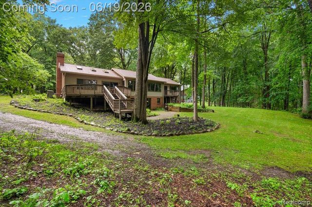 670 Rolling Acres Drive, Ortonville, MI 48462