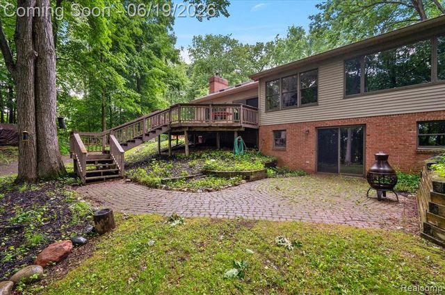 670 Rolling Acres Drive, Ortonville, MI 48462