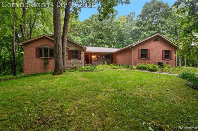 670 Rolling Acres Drive, Ortonville, MI 48462