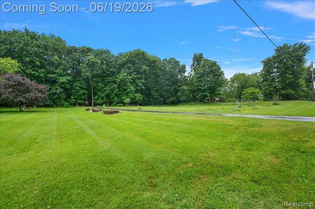 670 Rolling Acres Drive, Ortonville, MI 48462