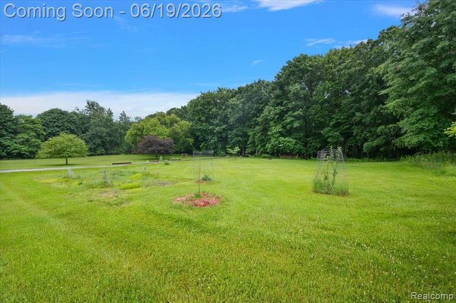 670 Rolling Acres Drive, Ortonville, MI 48462