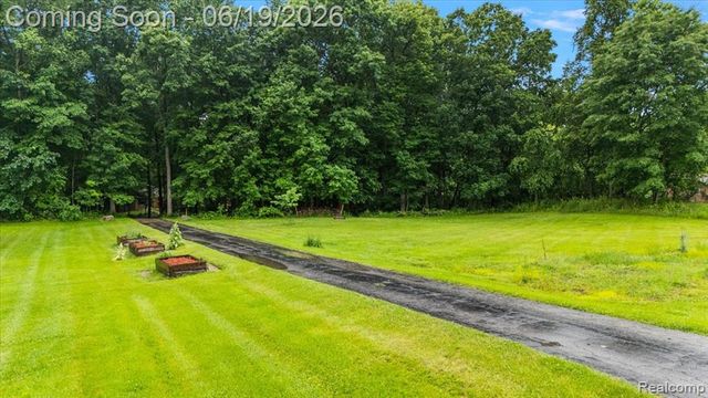 670 Rolling Acres Drive, Ortonville, MI 48462