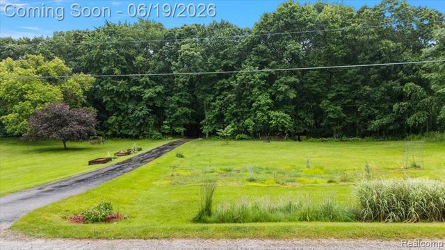 670 Rolling Acres Drive, Ortonville, MI 48462