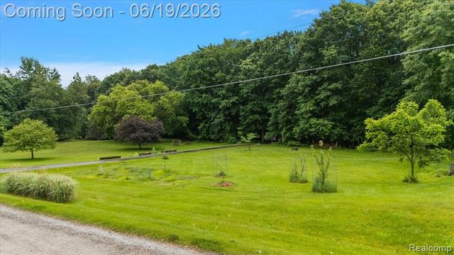 670 Rolling Acres Drive, Ortonville, MI 48462