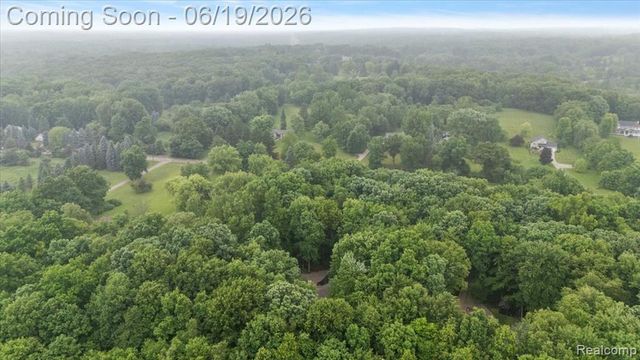 670 Rolling Acres Drive, Ortonville, MI 48462