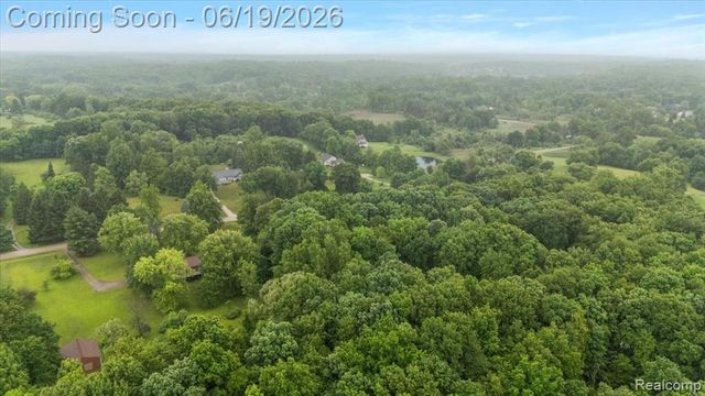 670 Rolling Acres Drive, Ortonville, MI 48462