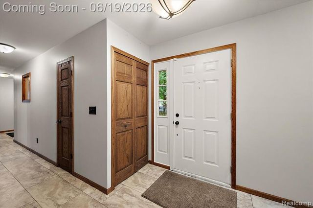670 Rolling Acres Drive, Ortonville, MI 48462
