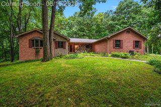 670 Rolling Acres Drive, Ortonville, MI 48462