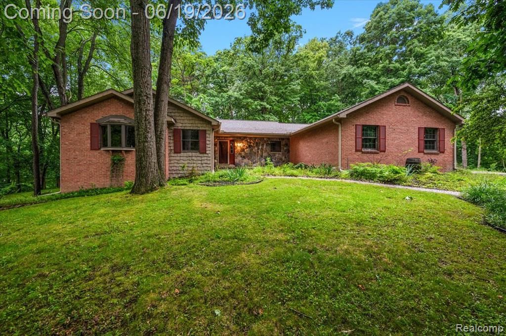670 Rolling Acres Drive, Ortonville, MI 48462
