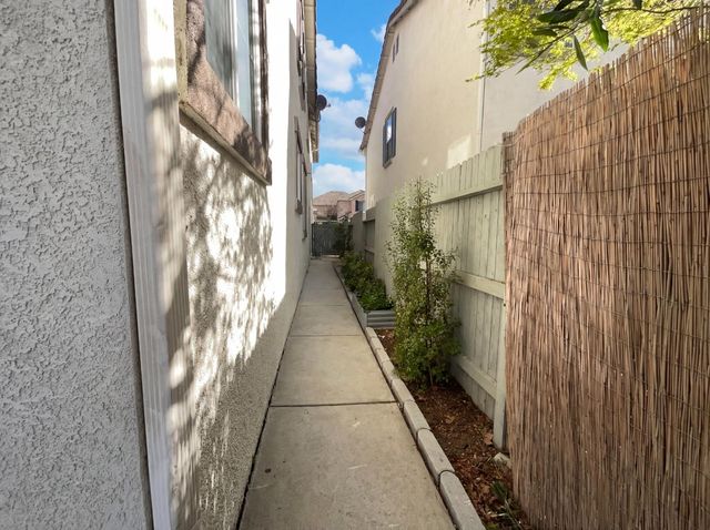 2724 Bertolani Cir, Elk Grove, CA 95758