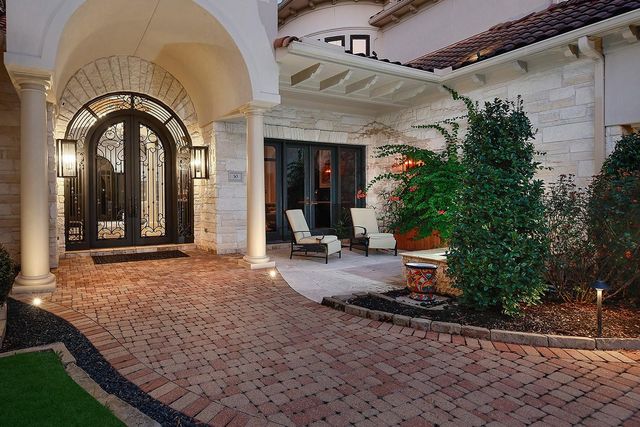 30 Player Green Place, The Woodlands, TX 77382