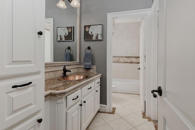 30 Player Green Place, The Woodlands, TX 77382