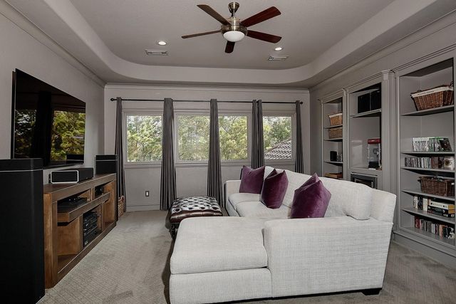 30 Player Green Place, The Woodlands, TX 77382