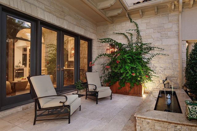 30 Player Green Place, The Woodlands, TX 77382