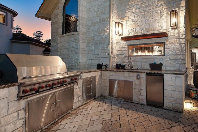 30 Player Green Place, The Woodlands, TX 77382